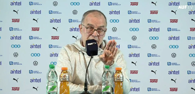 Bielsa y un fuertísimo cruce con un periodista en su conferencia de prensa en la Selección de Uruguay Foto: AUF
