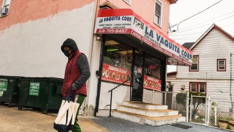 Muchos inmigrantes en EE.UU. se encuentran en la misma situación que los padres de Julia. No saben inglés. No pueden defenderse por sí mismos, cuenta la joven.