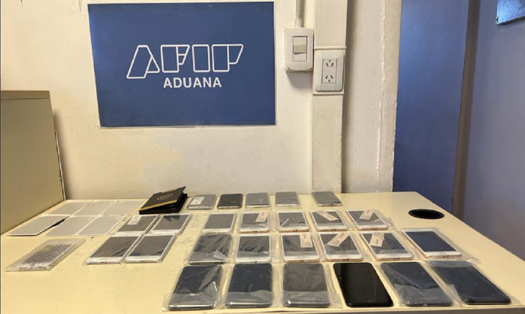 Los celulares incautados Foto: Aduana