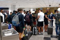 El plantel llegó anoche a Asunción y en la madrugada se sumaron los tres futbolistas que habían dado positivo. Foto: Defensa y Justicia El plantel llegó anoche a Asunción y en la madrugada se sumaron los tres futbolistas que habían dado positivo. Foto: Defensa y Justicia