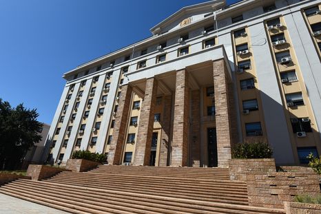 El Gobierno impulsó y logró aprobar la reforma del estatuto del empleado público. El Gobierno impulsó y logró aprobar la reforma del estatuto del empleado público.