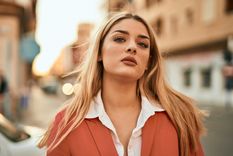 Estos signos zodiacales suelen romantizar a sus ex y revivir mentalmente cada detalle de la relación.