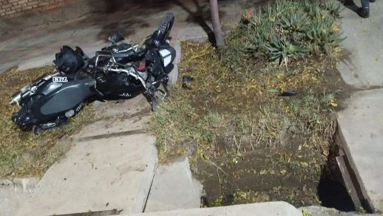 Así quedó la moto del agente tras el accidente Foto: Imagen ilustrativa