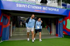 El entrenador Cheika se abraza a Carreras. Todo listo para el segundo partido Foto: Los Pumas El entrenador Cheika se abraza a Carreras. Todo listo para el segundo partido Foto: Los Pumas
