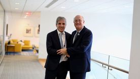 El ministro de Economía, Luis Caputo, junto al presidente del BID, Ilan Goldfajn.