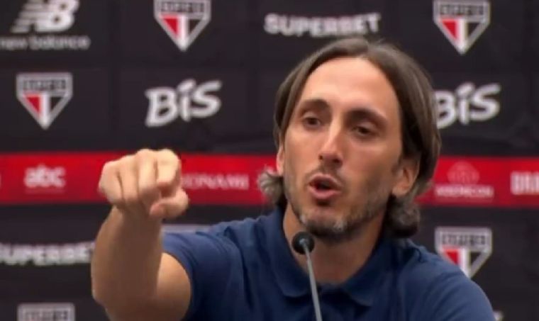 El técnico argentino estalló de bronca. Foto: Captura