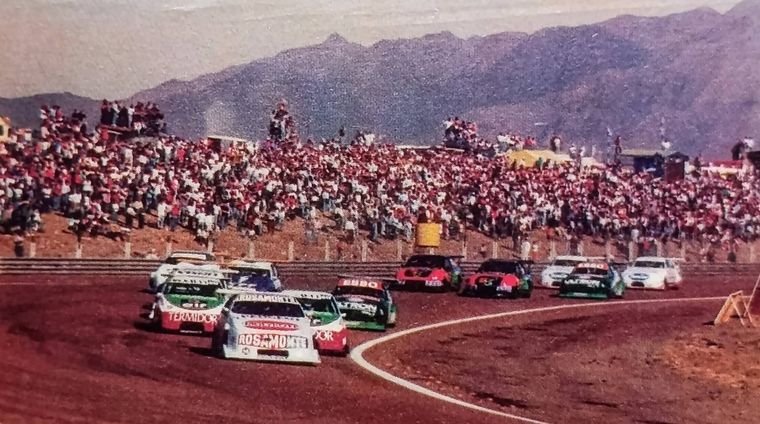 En 1995, Juan María Flaco Traverso, Norberto Toto Etchegaray y Ernesto Tito Bessone lucharon hasta el final en una de las categorías más importantes del automovilismo argentino.