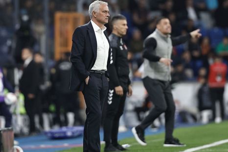 Mourinho sigue sin decepcionar con sus imperdibles locuras. Foto: @Fenerbahce Mourinho sigue sin decepcionar con sus imperdibles locuras. Foto: @Fenerbahce