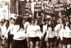 Estudiantes en la movilización por el boleto educativo gratuito en 1976 que dio origen a La Noche de Los Lápices. Foto: Télam Estudiantes en la movilización por el boleto educativo gratuito en 1976 que dio origen a La Noche de Los Lápices. Foto: Télam