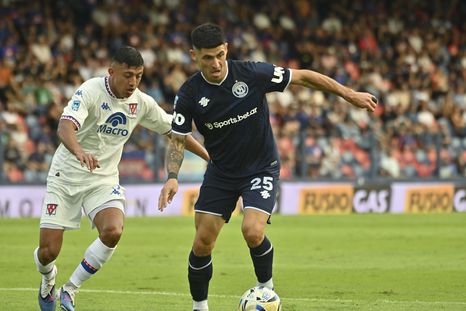 Florentín, el autor del 1-0 de la Lepra, maneja la pelota en Victoria. Florentín, el autor del 1-0 de la Lepra, maneja la pelota en Victoria.