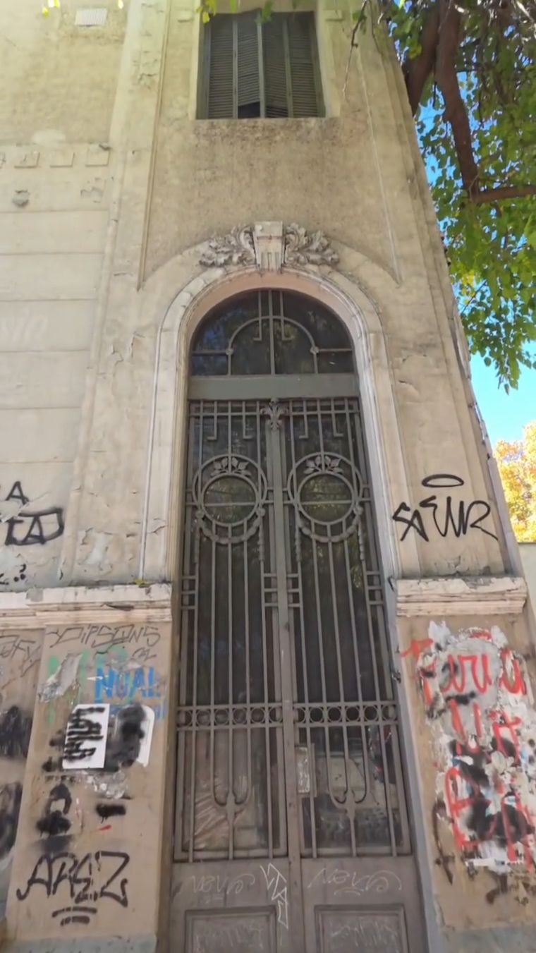 Vandalizada y abandonada, así luce hoy esta misteriosa joya de la arquitectura italiana de principios del siglo XX. Vandalizada y abandonada, así luce hoy esta misteriosa joya de la arquitectura italiana de principios del siglo XX.