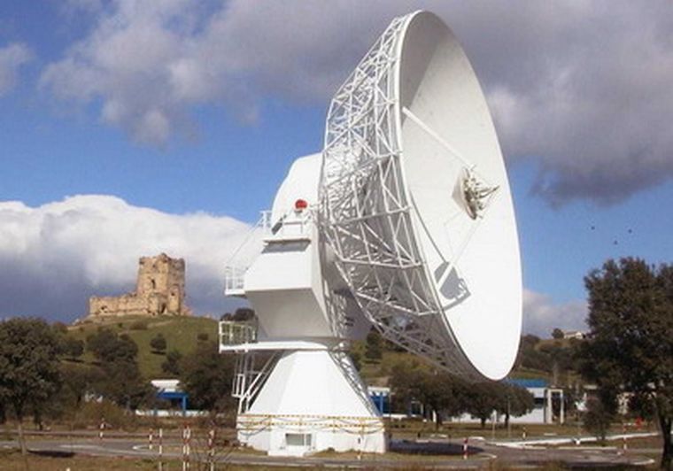 En Cebreros, España, hay una antena como la que instalarán en Malargüe.
