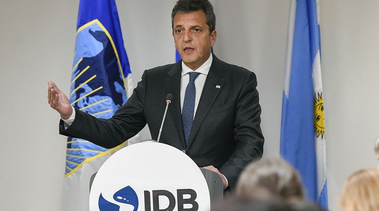 Tras la fuerte devaluación del peso el gobierno debe hacer frente a la aceleración inflacionaria y la inestabilidad cambiaria, al menos para lo que resta del año. Foto: Ministerio de Economía