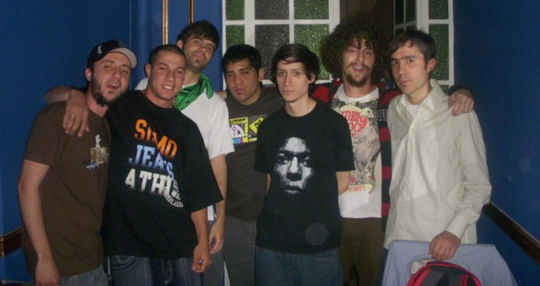 Color Kit, Gunz, Polux, Nextor, Birlo, Catarsys junto al agasajado Uter. Foto: MDZ