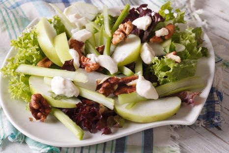 Ensalada Waldorf Una receta simple y deliciosa para hacer en pocos pasos. Foto: Shutterstock