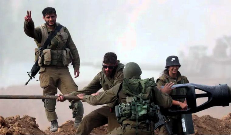 Las fuerzas de Israel deben atender distintos frentes. Foto: Efe.