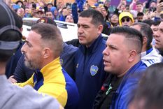 Riquelme se sumó a la marcha de los hinchas. Foto: Télam