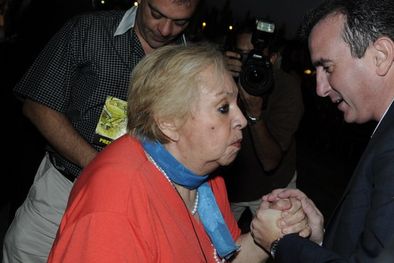 MDZol | El gobernador de la provincia saludó con afecto a Milka Durand. Foto: Pachy Reynoso/MDZ