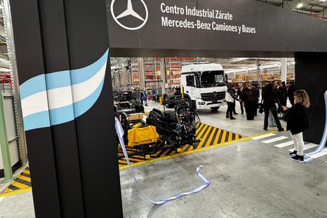 Mercedes-Benz Buses y Camiones inauguró su nuevo centro industrial en Zárate. Mercedes-Benz Buses y Camiones inauguró su nuevo centro industrial en Zárate.