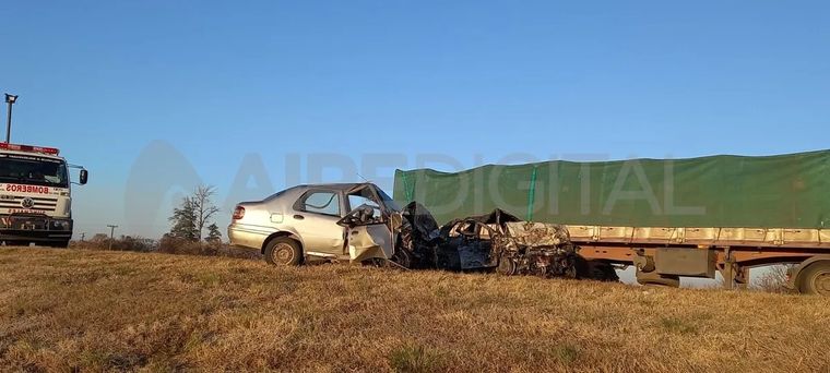 Uno de los autos terminó calcinado Foto: Aire Digital