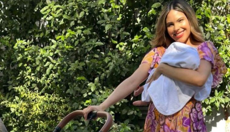 Barby Franco junto a Sarah. Por primera vez, Barby Franco mostró a Sarah.