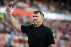 Eduardo Coudet sufre en River: dos jugadores salieron lesionados en la victoria ante Carabobo y encendieron las alarmas para el Superclásico.