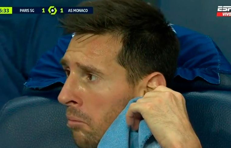 La cara que puso Messi tras haber sido reemplazado a falta de cinco minutos y con el PSG empatando.