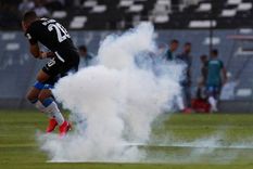 el clasico chileno fue suspendido por una grave agresion a blandi el clasico chileno fue suspendido por una grave agresion a blandi