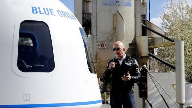 Jeff Bezos y su hermano Mark irán a bordo del New Shepard en el primer vuelo tripulado este 20 de julio. Foto: REUTERS