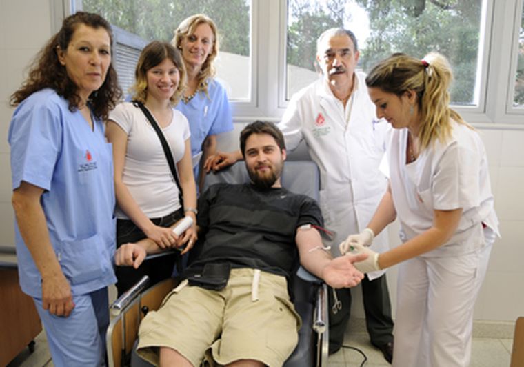 Este joven fue el donante número 35 de la tarde. Foto: Nacho Gaffuri / MDZ