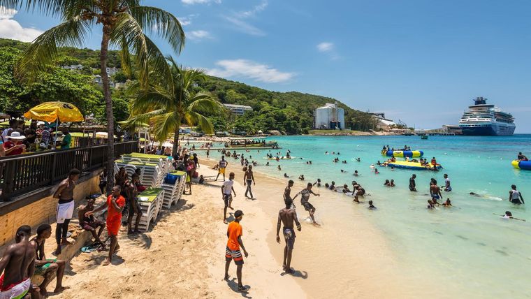 El número de playas públicas en Jamaica ha venido disminuyendo en los últimos años.