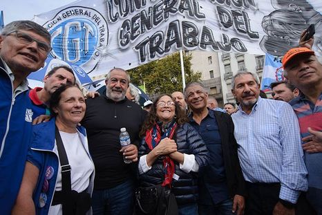 La CGT se solidarizó con los trabajadores y se pondrá a disposición de las acciones que se lleven adelante en defensa de los puestos de trabajo y de la seguridad de nuestros caminos. La CGT se solidarizó con los trabajadores y se pondrá a disposición de las acciones que se lleven adelante en defensa de los puestos de trabajo y de la seguridad de nuestros caminos.
