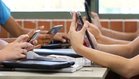 La Legislatura de Neuquén sancionó la ley que restringe el uso de los celulares en las escuelas del país. 