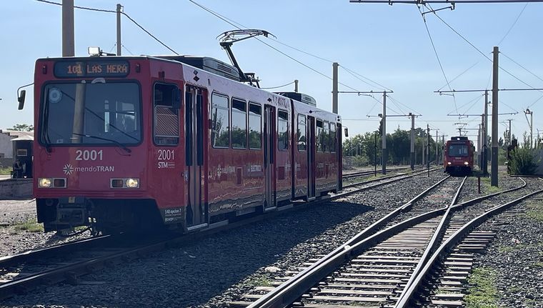 El Gobierno avanza con la extensión del metrotranvía tanto al aeropuerto como hacia Luján de Cuyo. Foto: ALF PONCE MERCADO / MDZ