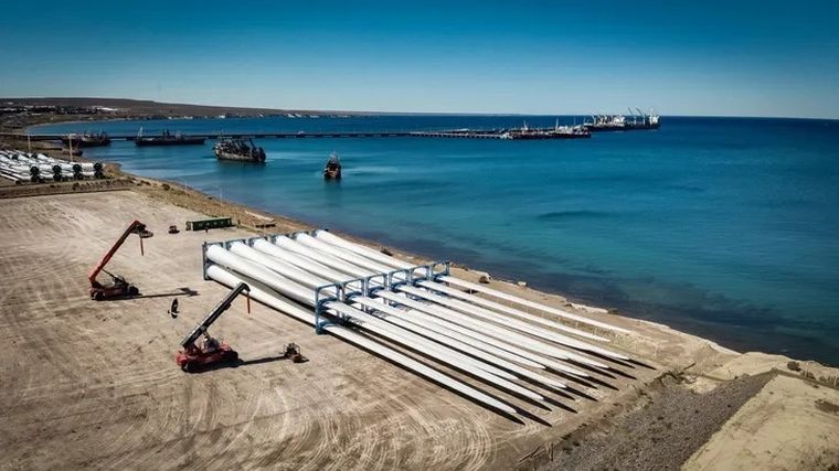 Algunas de las piezas del parque eólico superaban los 85 metros. Algunas de las piezas del parque eólico superaban los 85 metros.