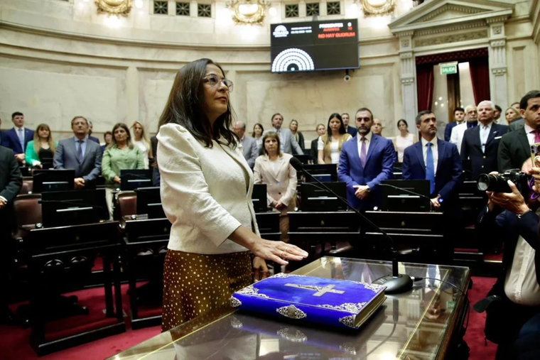 La nueva vicepresidenta del Senado, Carolina Moisés, dura contra La Cámpora.