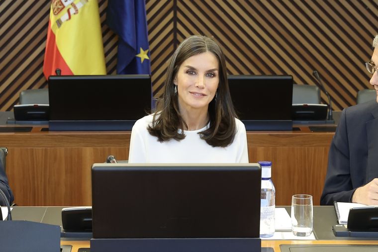 La reina Letizia sabe cómo destacar en todo momento. Foto: Twitter @CasaReal