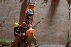 Así fue el rescate de niño tras caer al zanjón Foto: Twitter Así fue el rescate de niño tras caer al zanjón Foto: Twitter