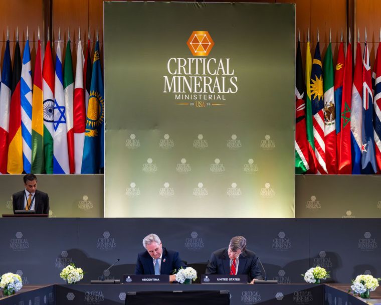 El Canciller Quirno y el Vicesecretario de Estado Christopher Landau suscribieron un acuerdo de minerales críticos. Foto: Cancillería argentina