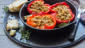 Plato saludable: pimientos rellenos de atún y cebolla Foto: Shutterstock