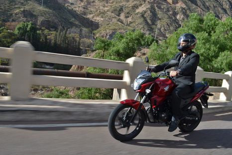 Test en Mendoza a la deseada Honda Invicta