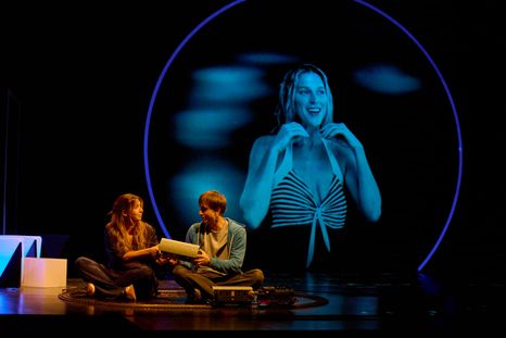 El curioso incidente del perro a medianoche: una experiencia teatral de nivel internacional que emociona de principio a fin. El curioso incidente del perro a medianoche: una experiencia teatral de nivel internacional que emociona de principio a fin.