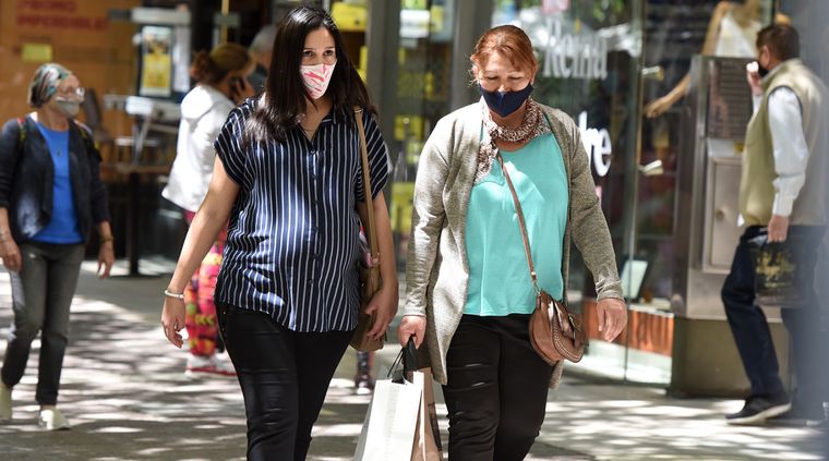 El Gobierno advirtió sobre circulación comunitaria y realizó recomendaciones para las fiestas Foto: ALF PONCE MERCADO / MDZ