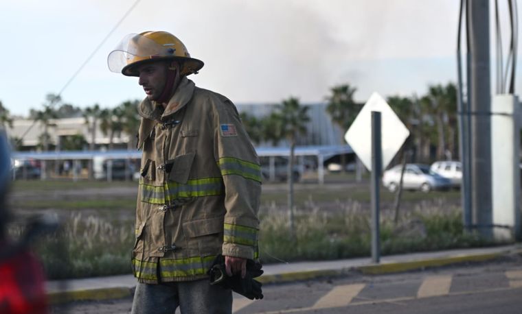 Bomberos Voluntarios de distintos puntos de Mendoza unificaron sus reclamos y pidieron una audiencia con la ministra de Seguridad, María Mercedes Rus. Bomberos Voluntarios de distintos puntos de Mendoza unificaron sus reclamos y pidieron una audiencia con la ministra de Seguridad, María Mercedes Rus.