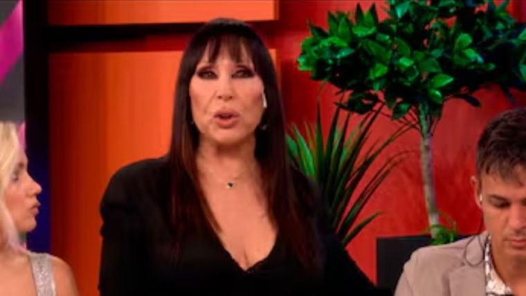 Moria Casán reveló detalles inéditos de su charla privada con Luciano Castro en su programa. Moria Casán reveló detalles inéditos de su charla privada con Luciano Castro en su programa.