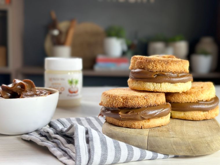 Alfajores de coco y dulce de leche