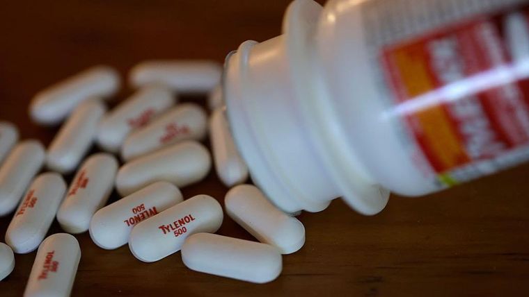 En EE.UU. el producto más popular con paracetamol o acetaminofén es el de la marca Tylenol.