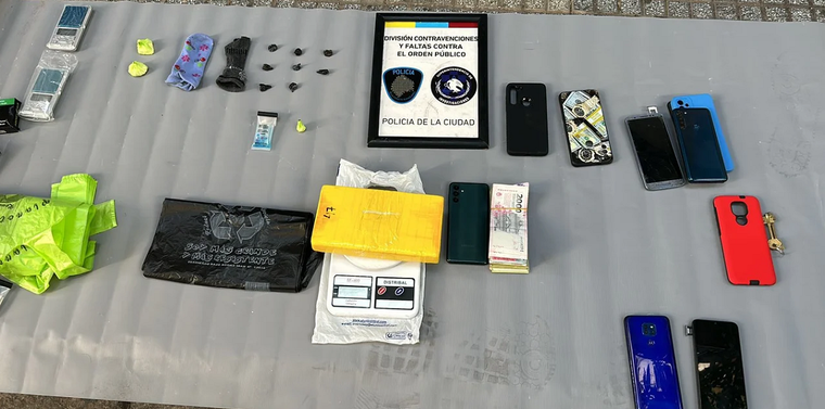 Detenidos y secuestro de drogas Foto: NA
