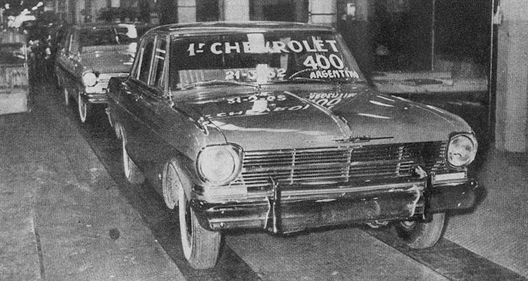 En marzo de 1962 sale de la línea de producción el primer Chevrolet 400 fabricado en Argentina.