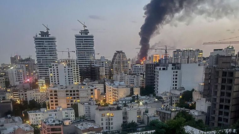 Israel atacó un edificio de medios de comunicación iraníes.